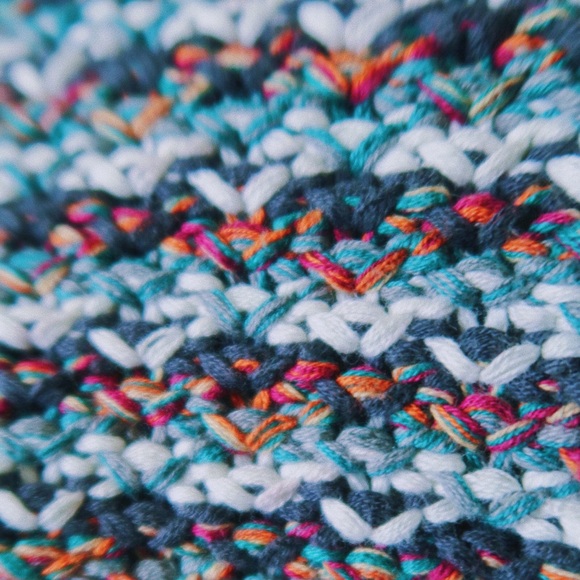 Multi-colour Cable Knit Vintage Sweater - Picture 4 of 4